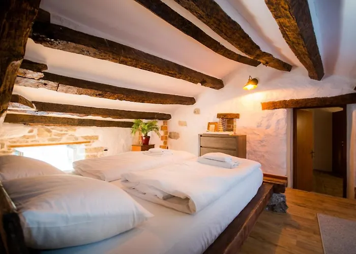 Lägenhet Stone House